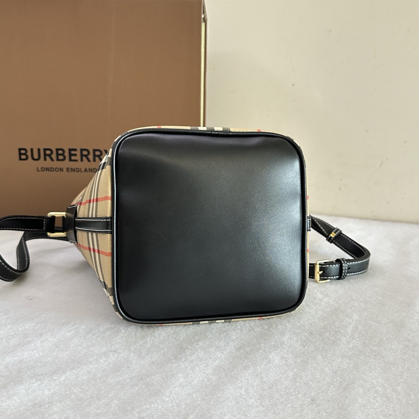 Bv*b*rry bucket-16x15x23cm