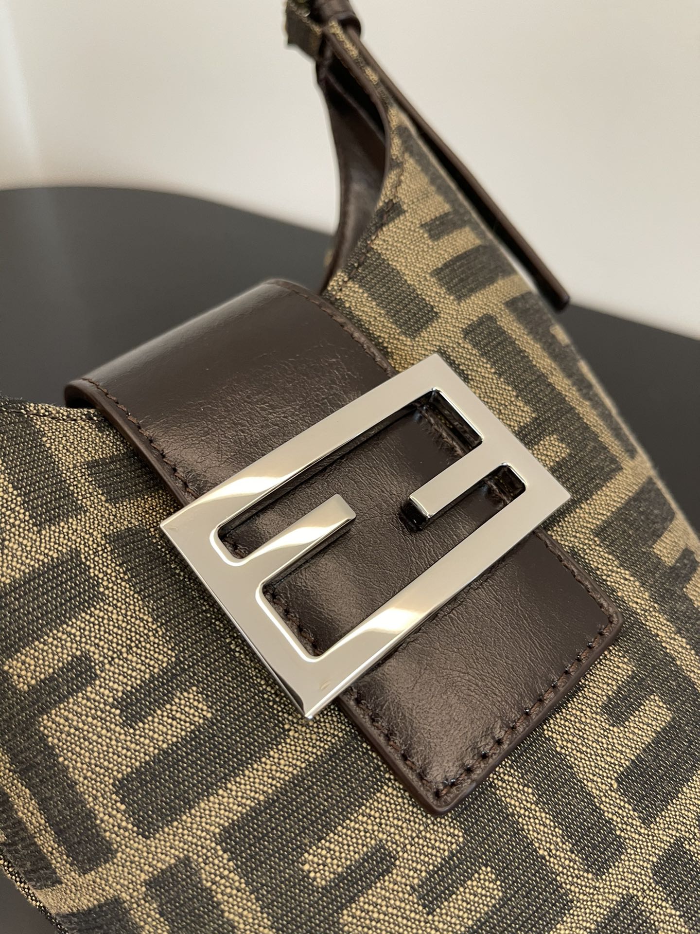 F**di vintage handbags-21x10x14cm