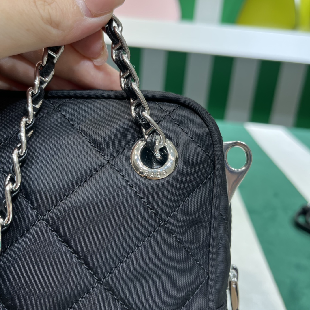 Pradα Vintage Handbags 1BH910