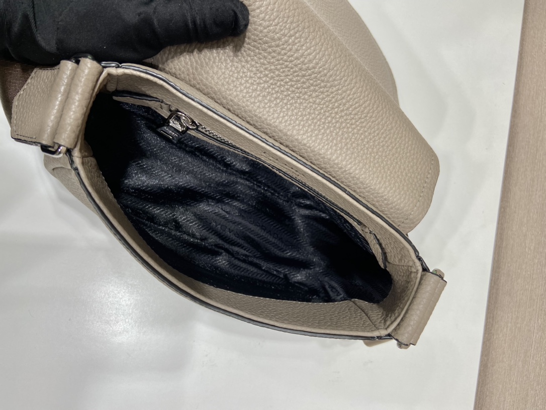 Pra*a 1bd293 crossbody bag -24*17*9.5cm