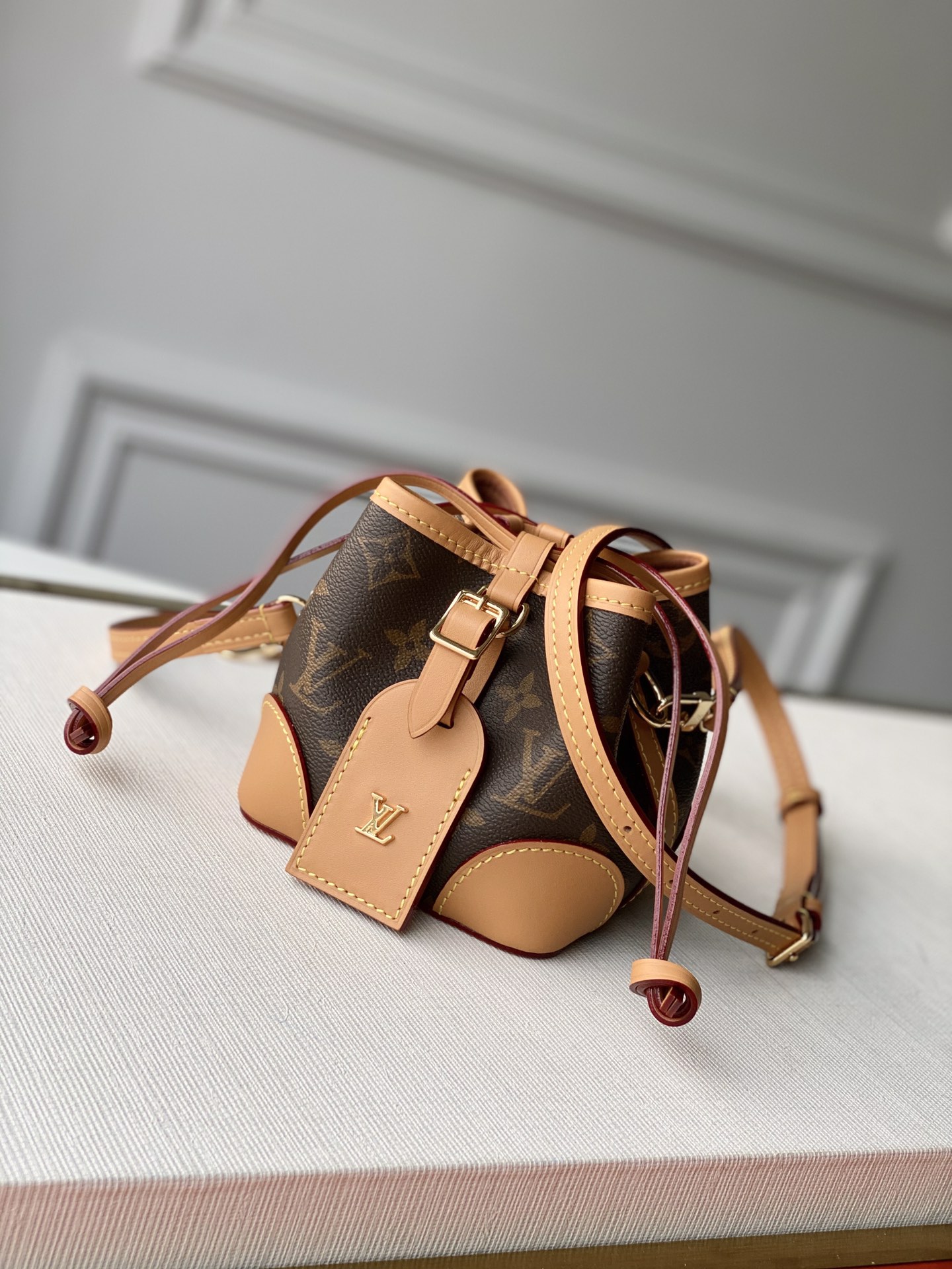l0*is V*t0n mini bucket-12*12*12cm