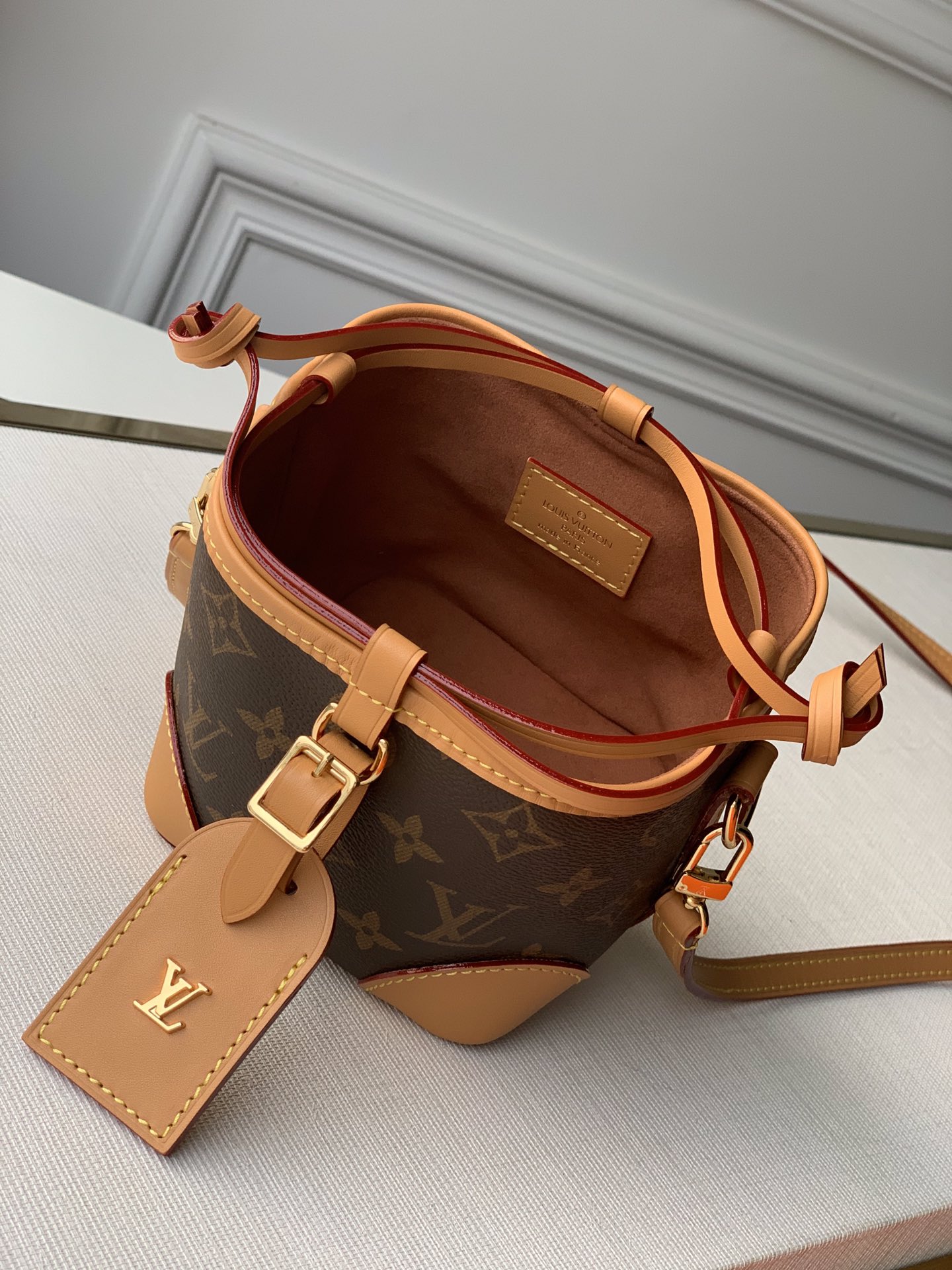 l0*is V*t0n mini bucket-12*12*12cm