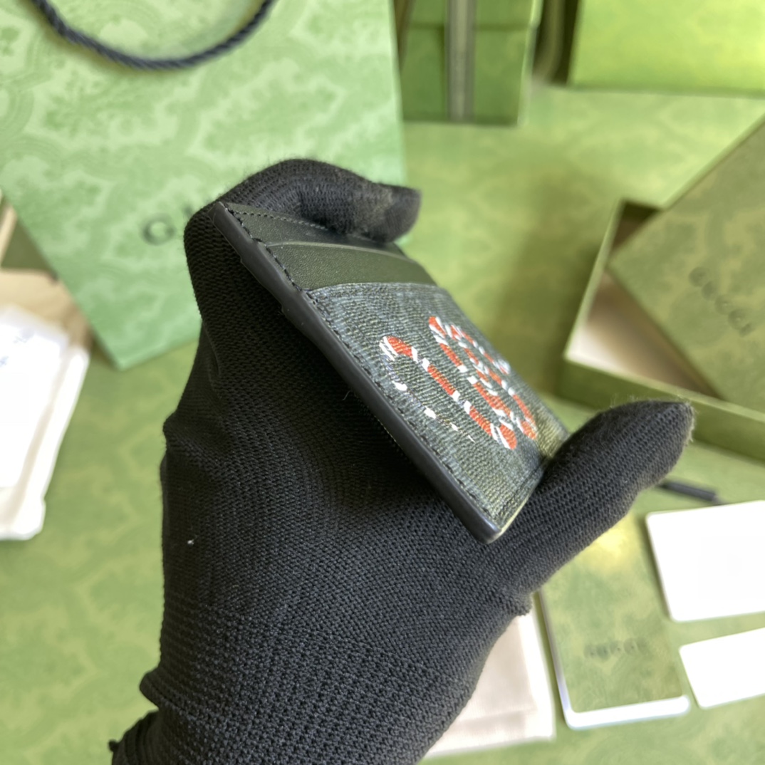 G*u*i wallet-10*7.5cm