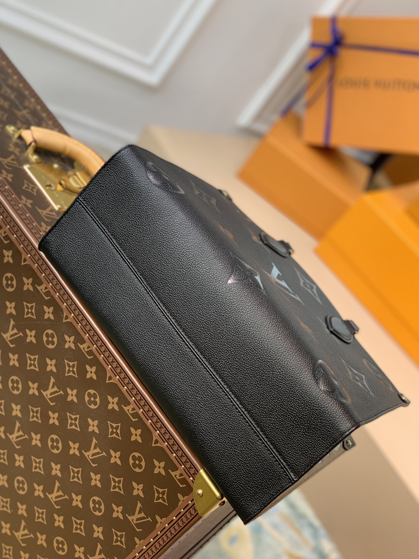 l0*is V*t0n small onthego handbag-35*28*15cm