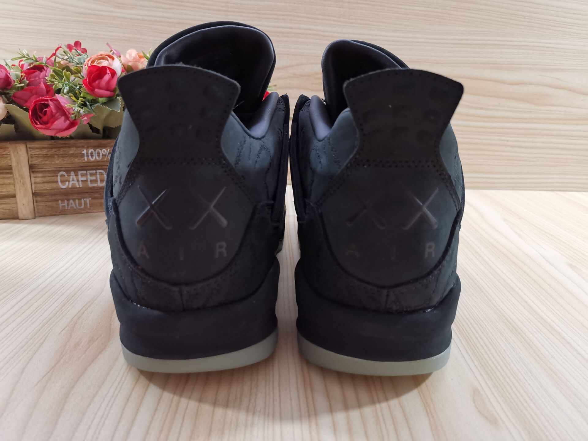 AIR JORDAN 4 RETRO KAWS "KAWS" 930155-001