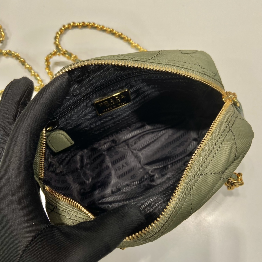 Pra*a 1bd632 vintage bag-19*14*6cm