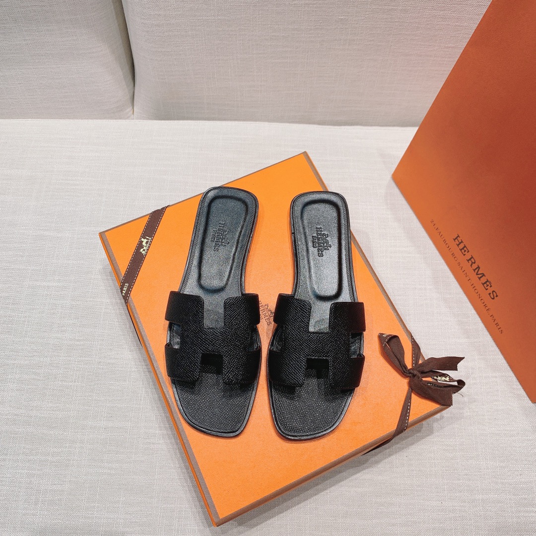 H**mes slippers
