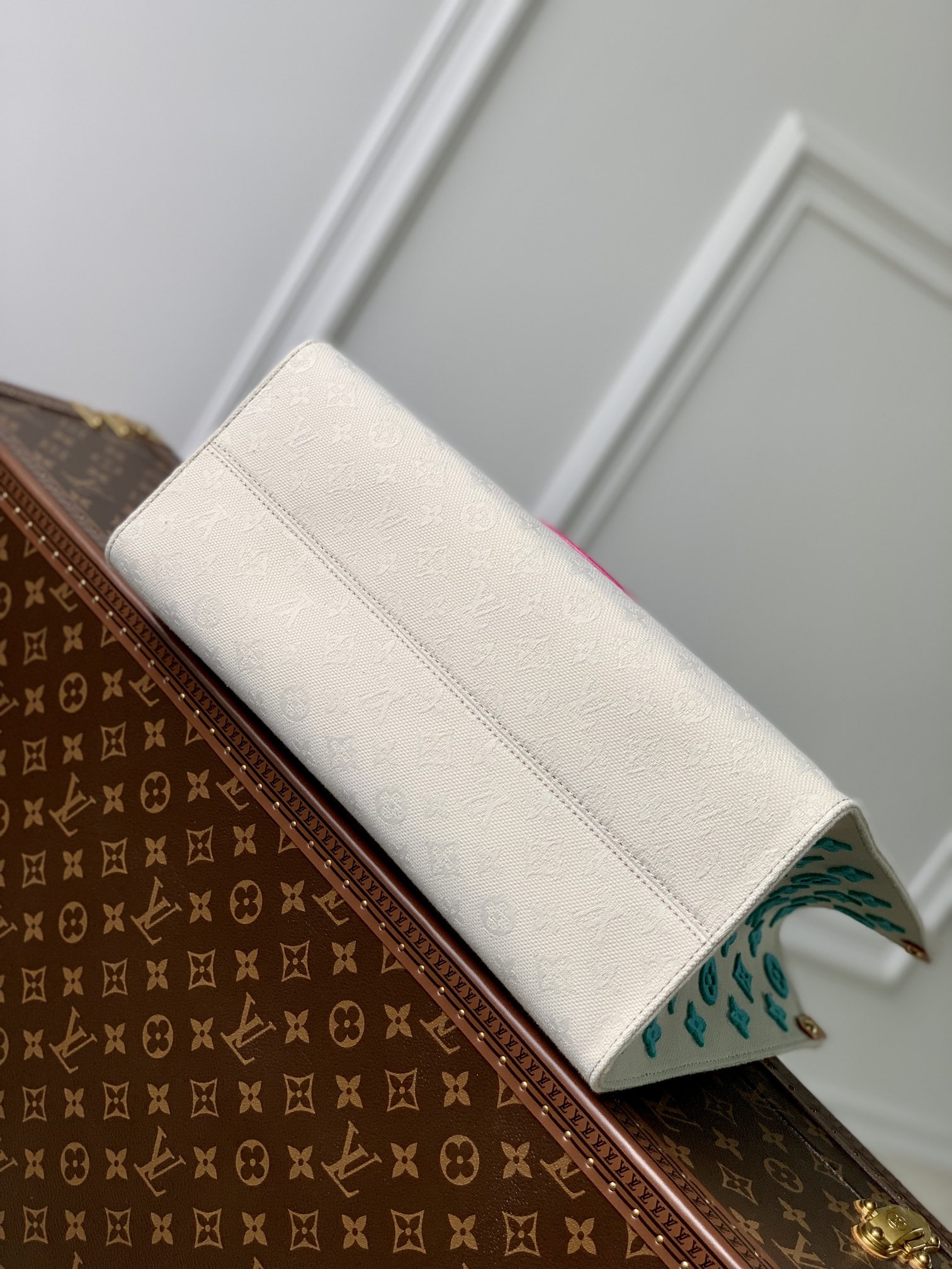 l0*is V*t0n small onthego handbag-35*28*15cm