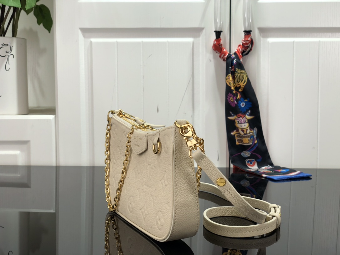 l0*is V*t0n easy pouch on strap-19x11.5x3cm