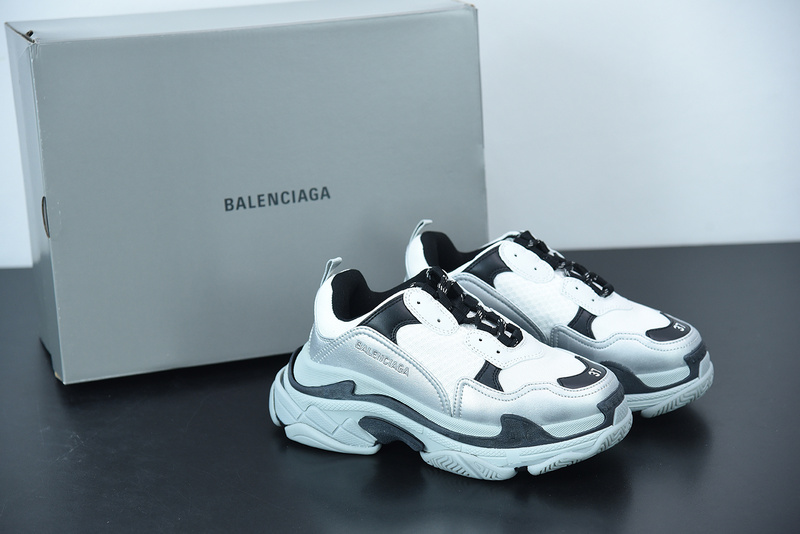 Ba*len*cia*ga triple s