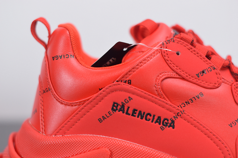 Ba*len*cia*ga triple s