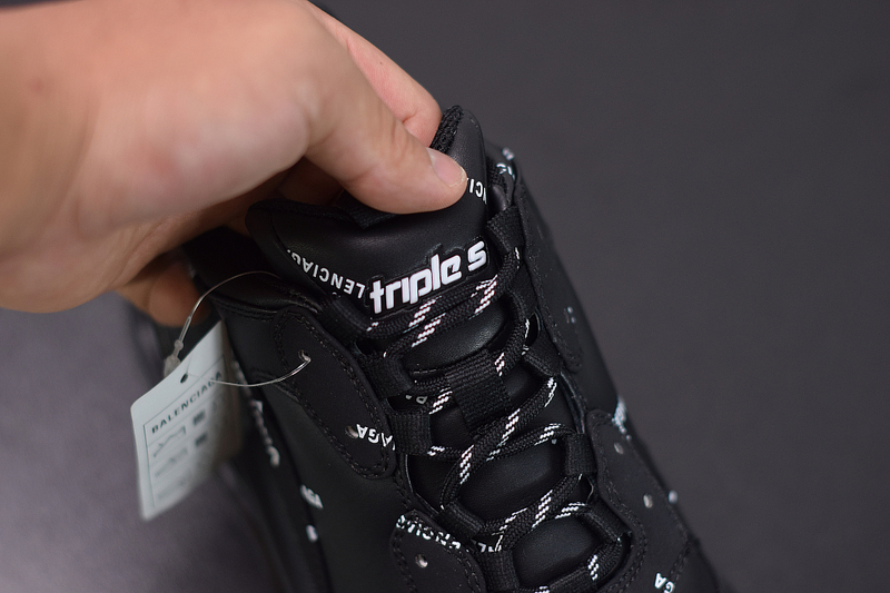 Ba*len*cia*ga triple s