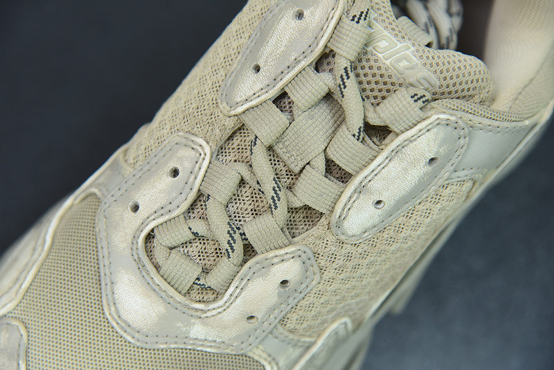 Ba*len*cia*ga triple s