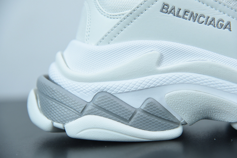 Ba*len*cia*ga triple s