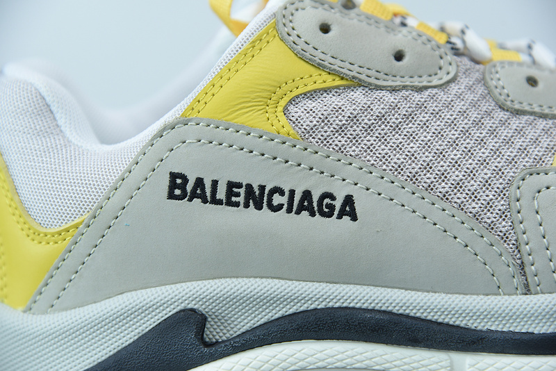 Ba*len*cia*ga triple s