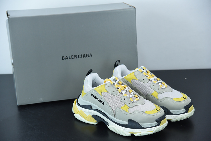 Ba*len*cia*ga triple s