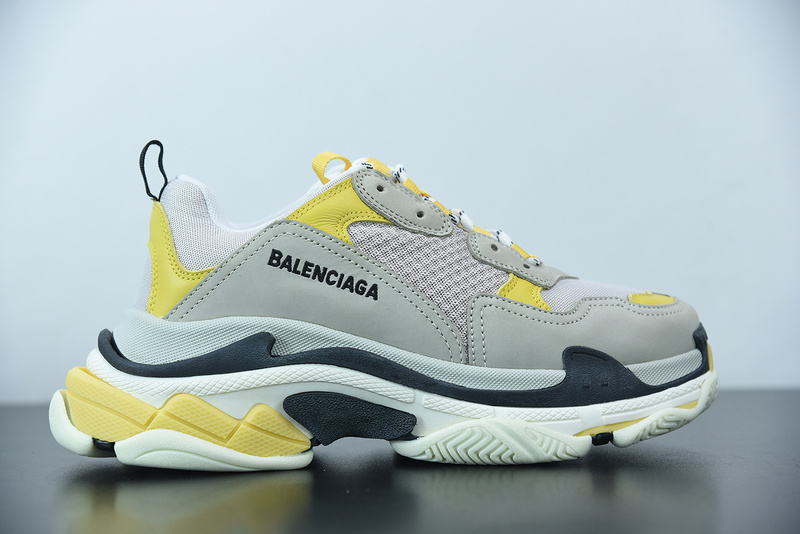 Ba*len*cia*ga triple s