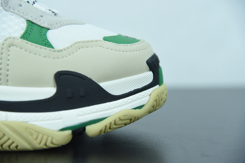 Ba*len*cia*ga triple s