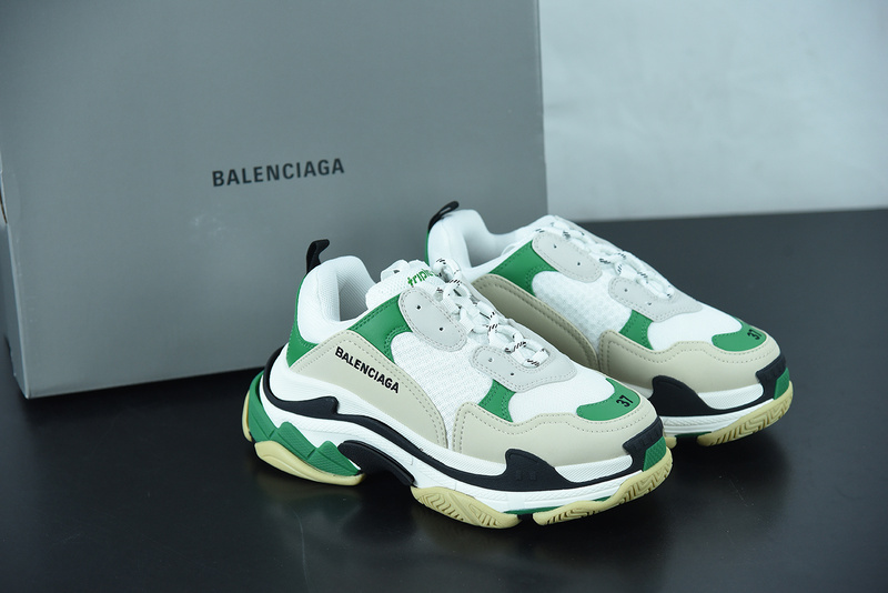 Ba*len*cia*ga triple s