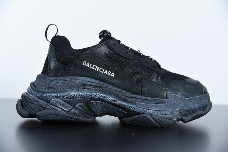Ba*len*cia*ga triple s