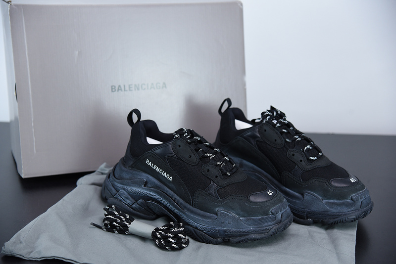 Ba*len*cia*ga triple s