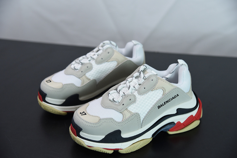 Ba*len*cia*ga triple s
