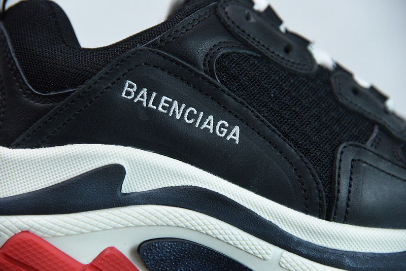 Ba*len*cia*ga triple s