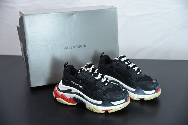 Ba*len*cia*ga triple s