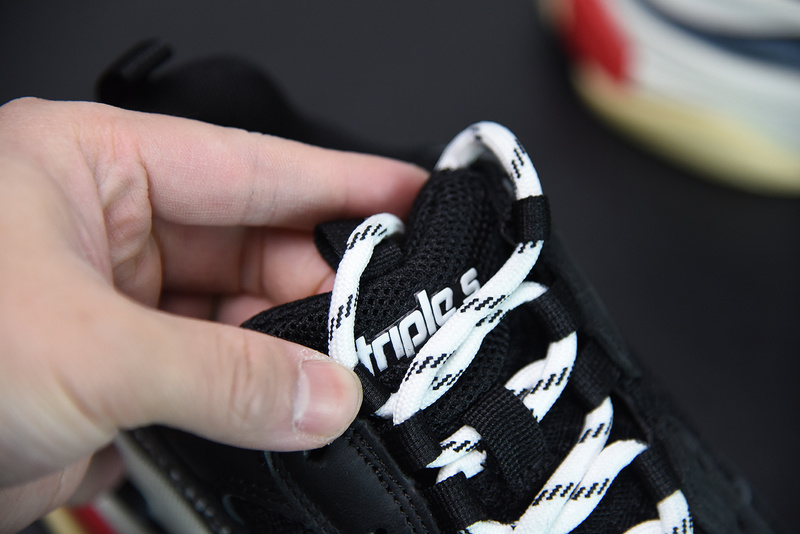 Ba*len*cia*ga triple s