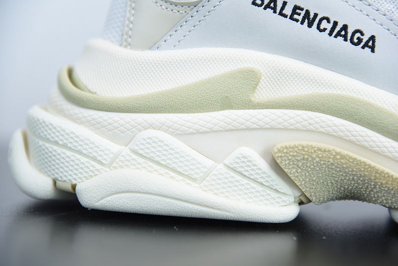 Ba*len*cia*ga triple s