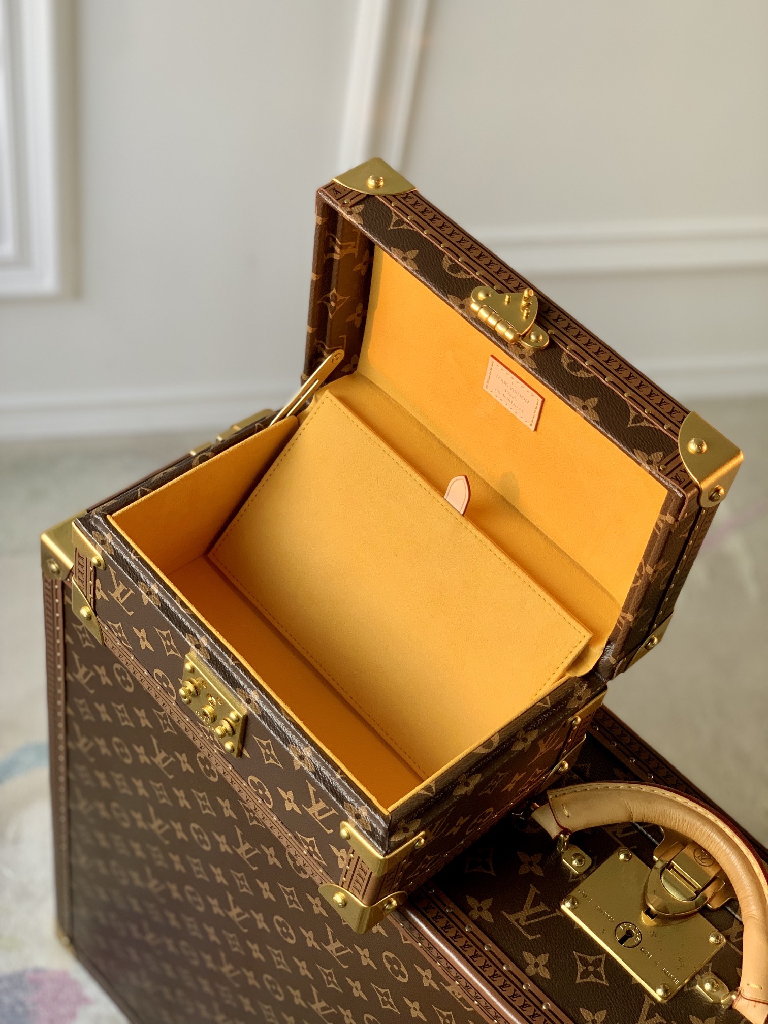 l0*is V*t0n jewelry box-24*13*17cm