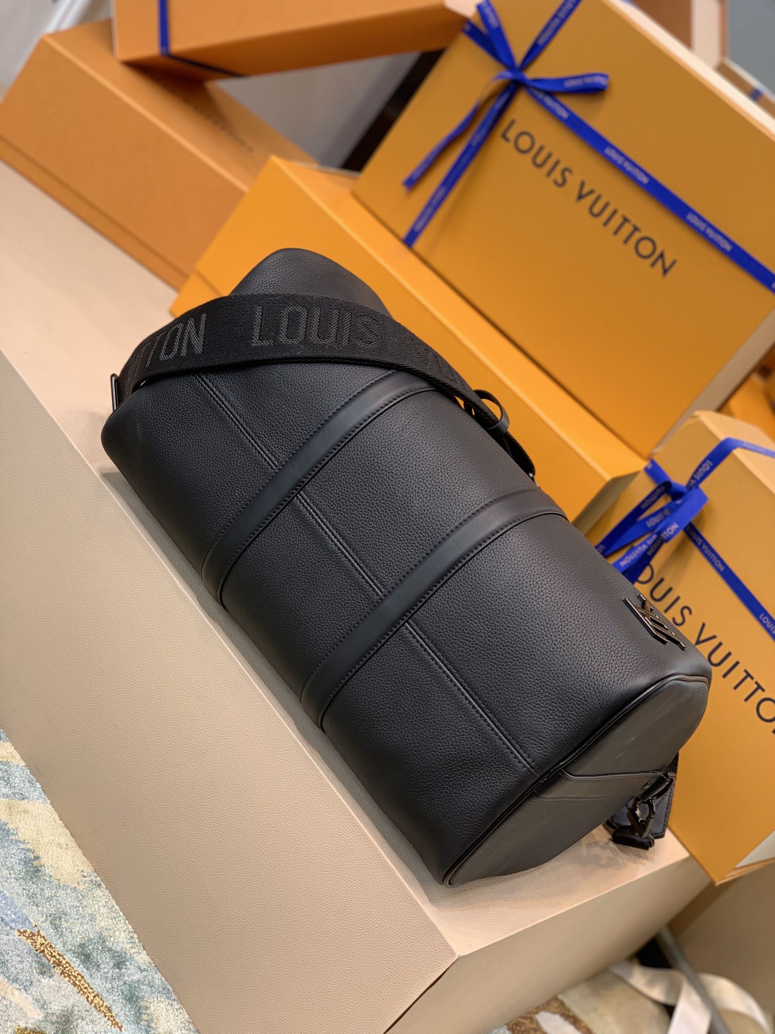 l0*is V*t0n keepall bandouliÈre 40 -42*26*20cm