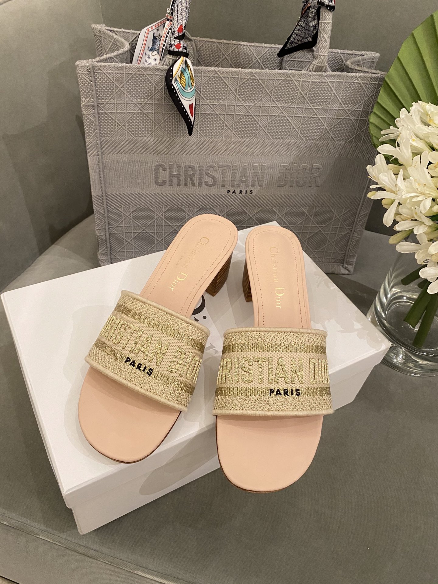 D*or slippers