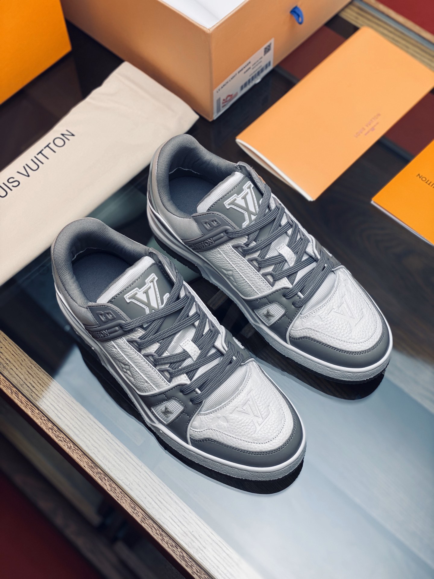 l0*is V*t0n sneakers(eu39-eu45)