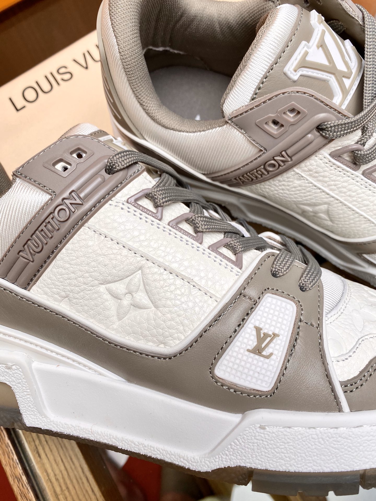 l0*is V*t0n sneakers(eu39-eu45)