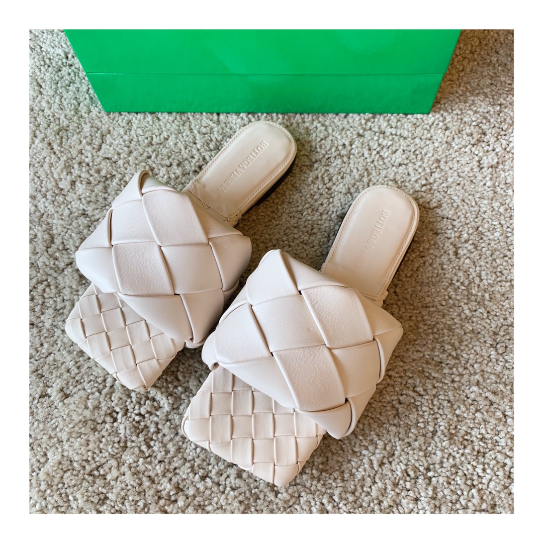 b0tte*a Ven*ta sandals
