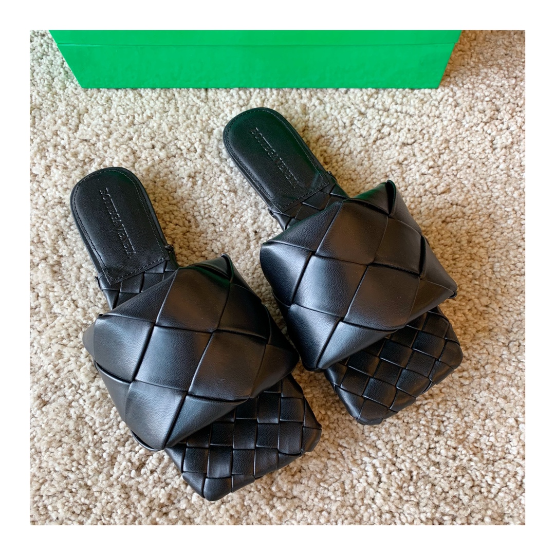 b0tte*a Ven*ta sandals