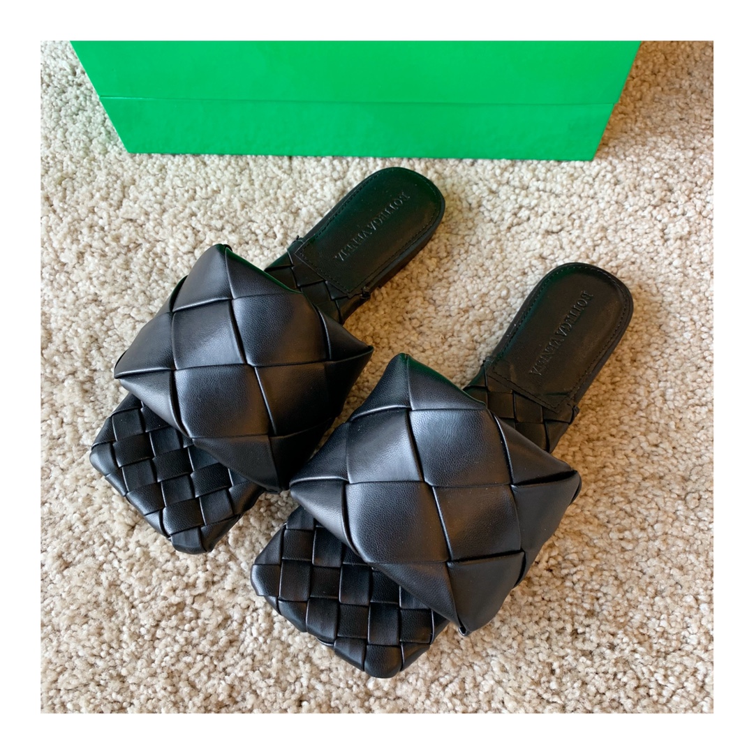 b0tte*a Ven*ta sandals