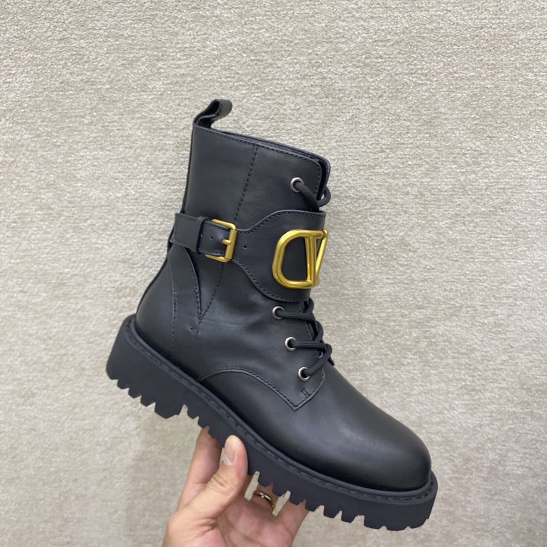 Va1e*ntin0 boots