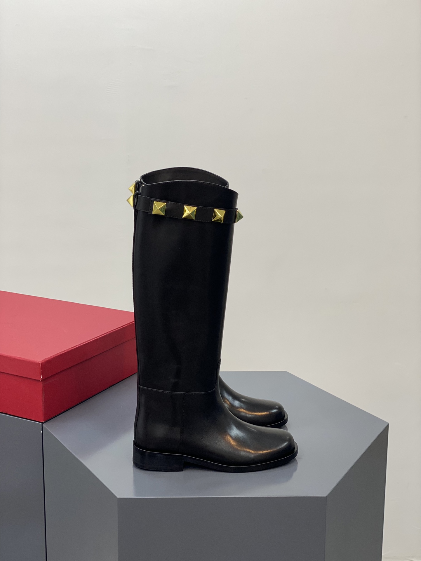 Va1e*ntin0 boots
