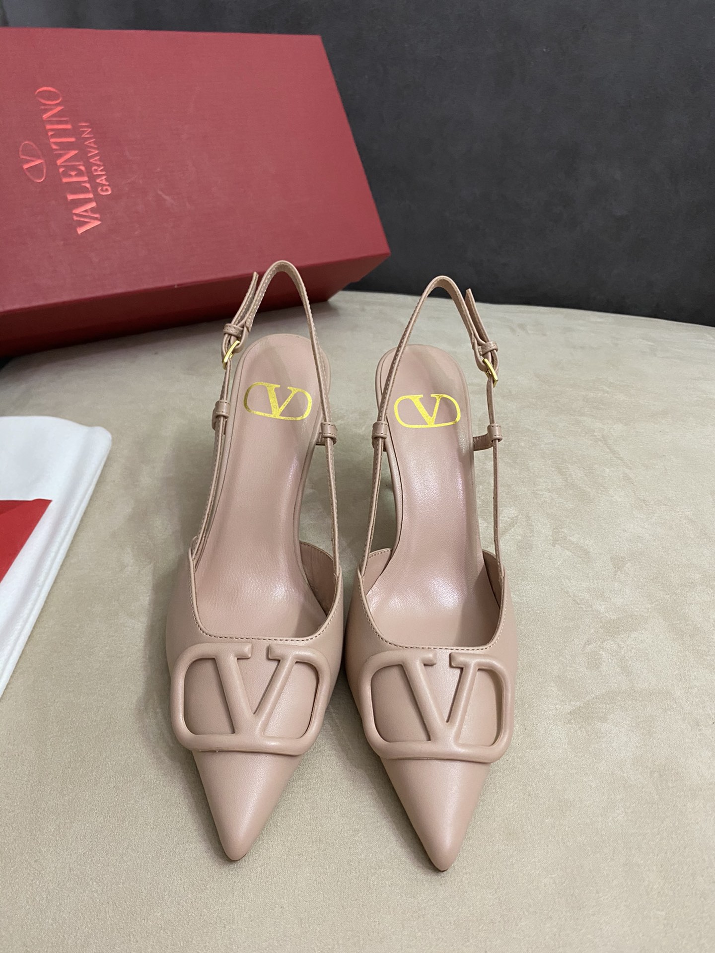 Va1e*ntin0 heels
