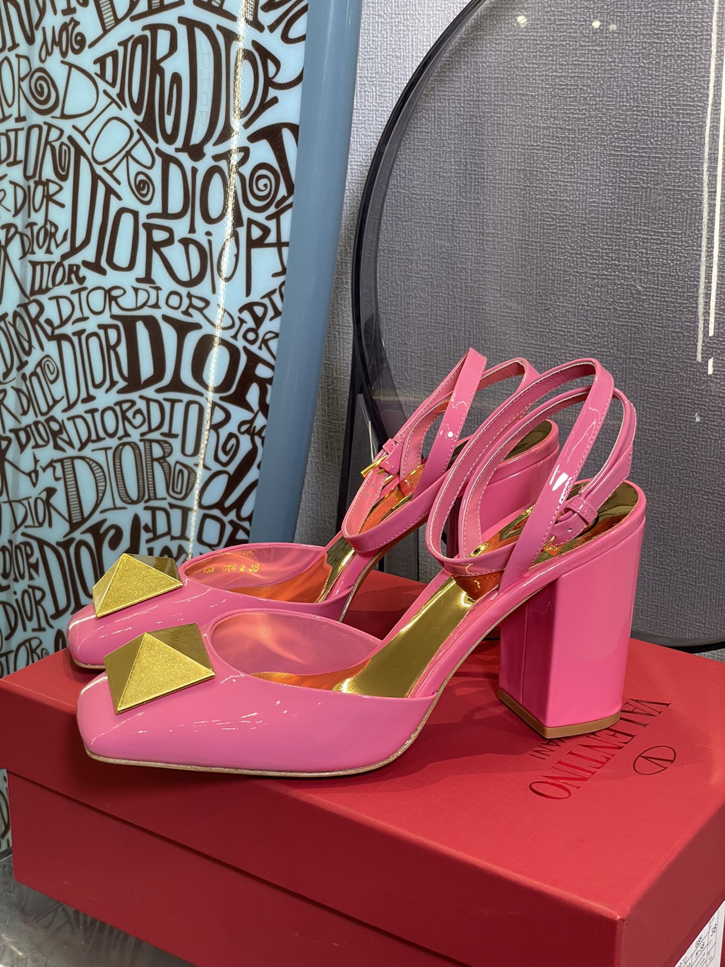 Va1e*ntin0 2022ss heels