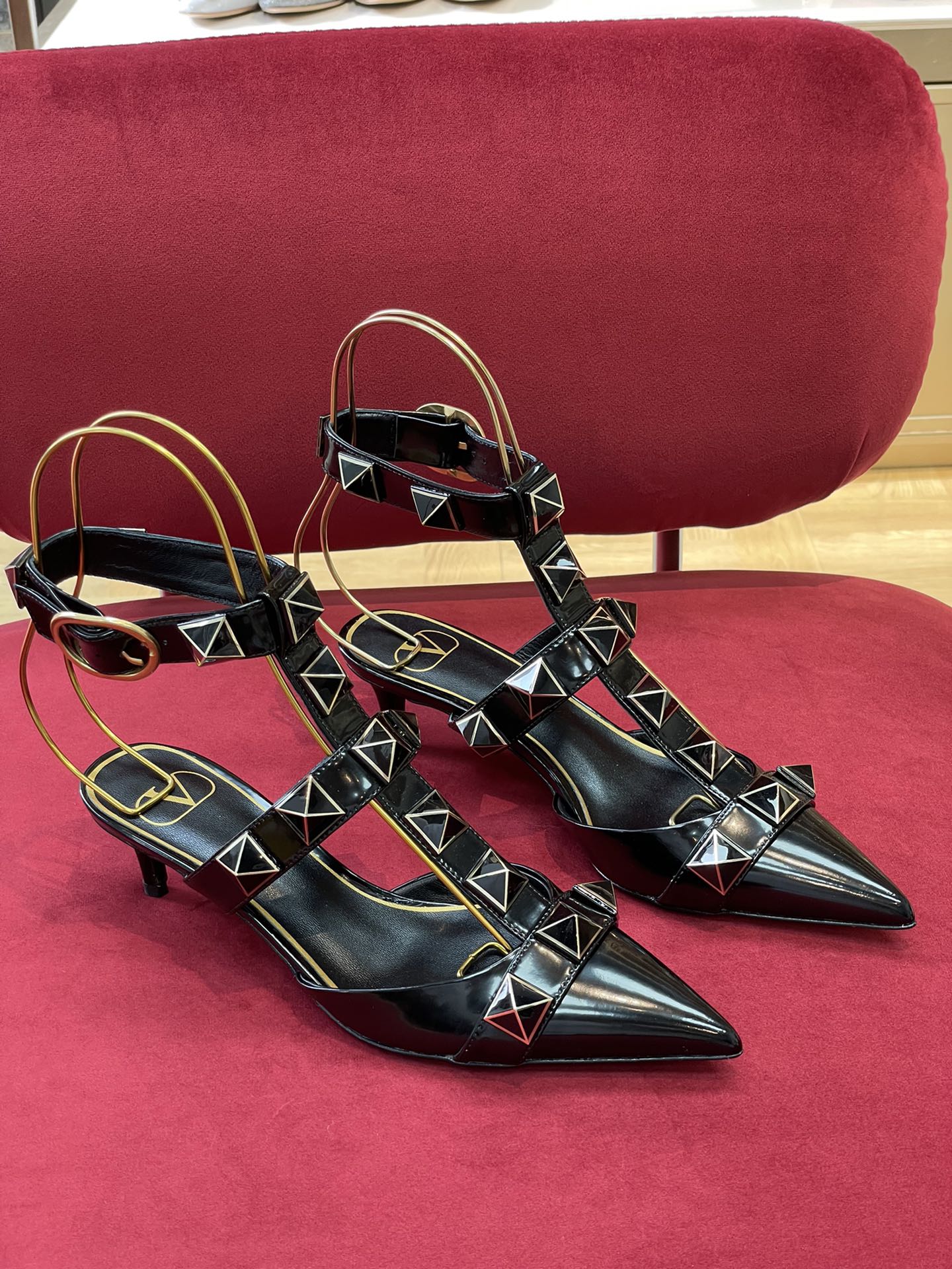 Va1e*ntin0 2022ss heels(size:35-42)