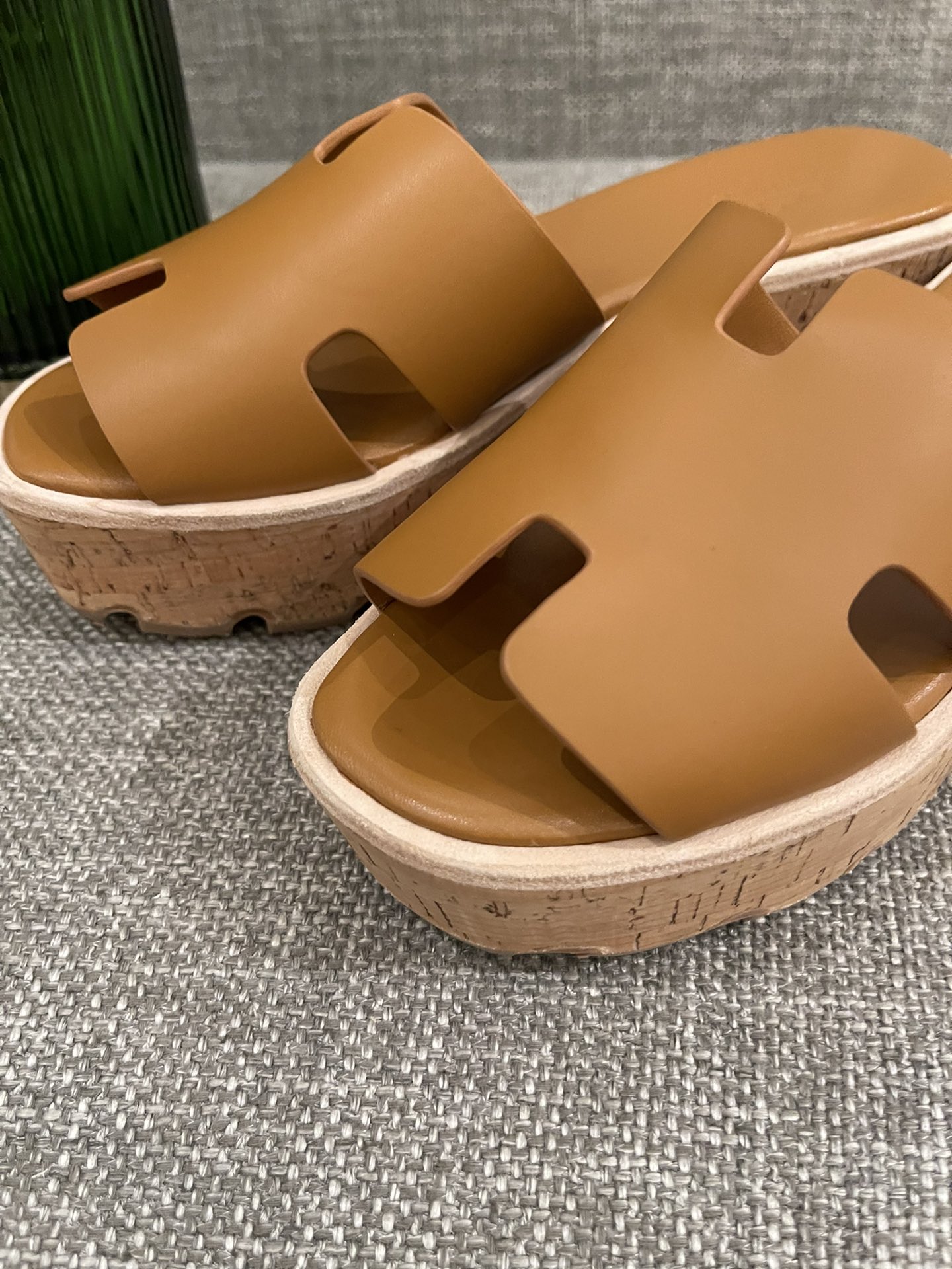H**mes slippers