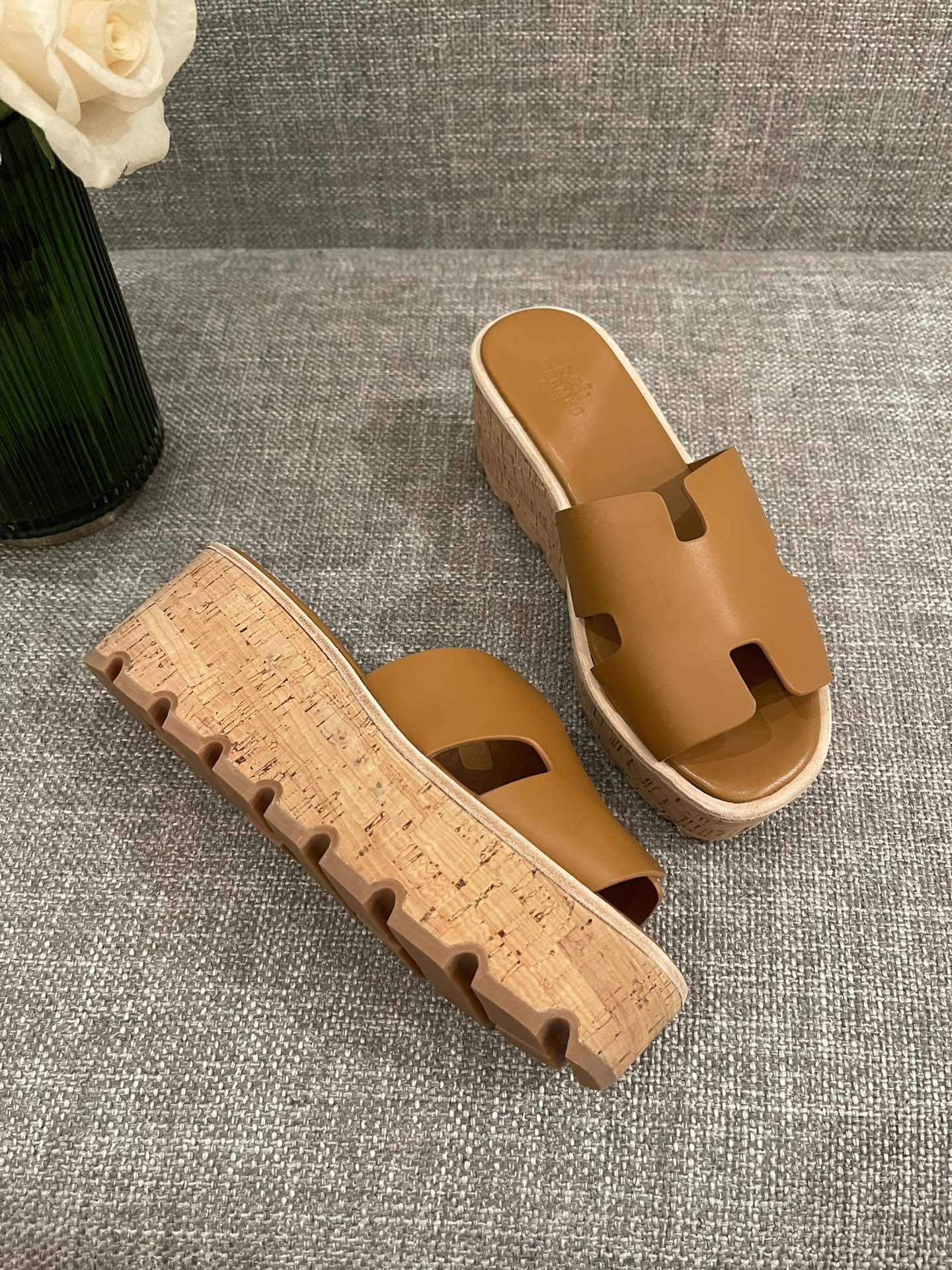 H**mes slippers