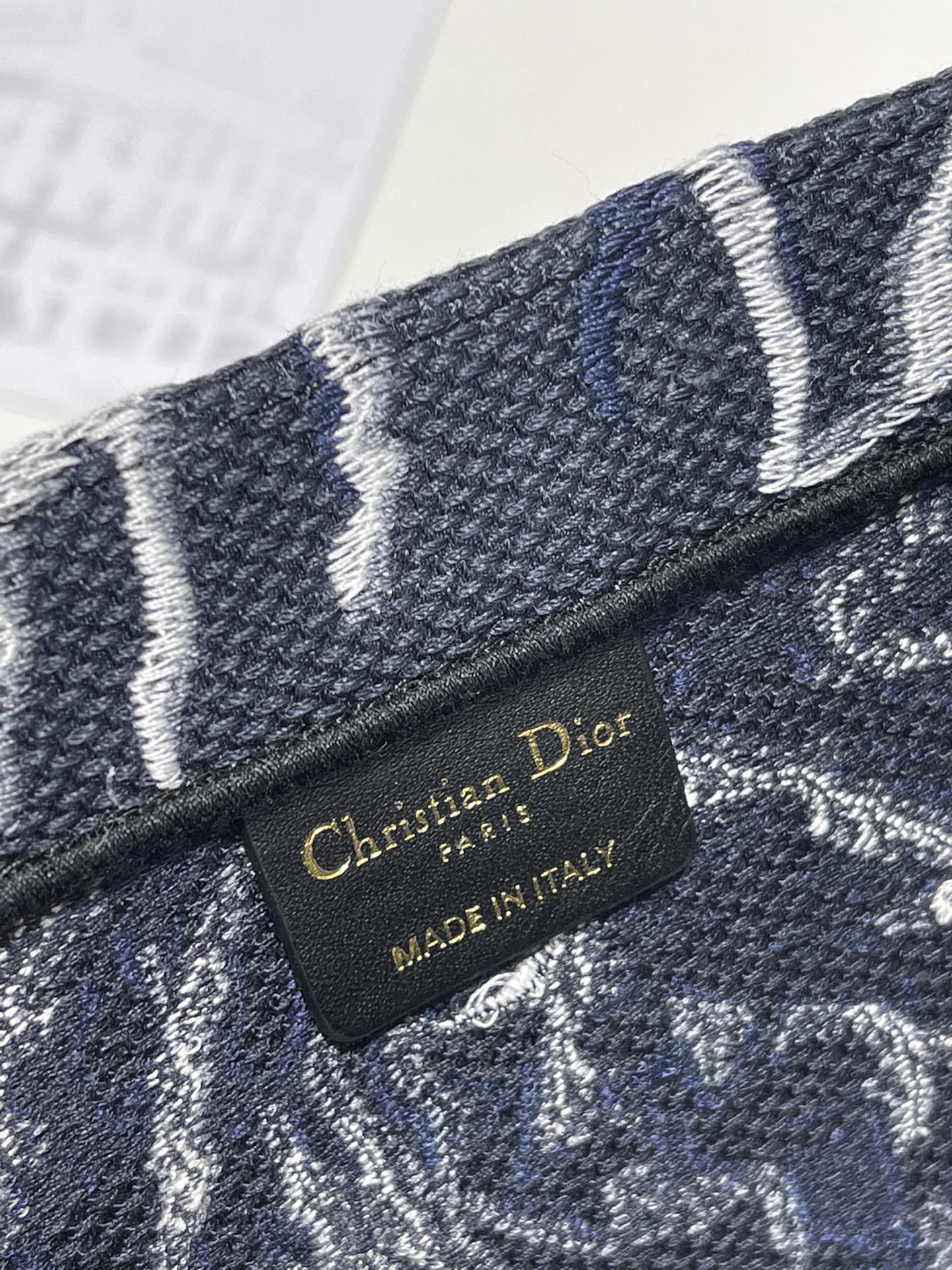 D*or book tote