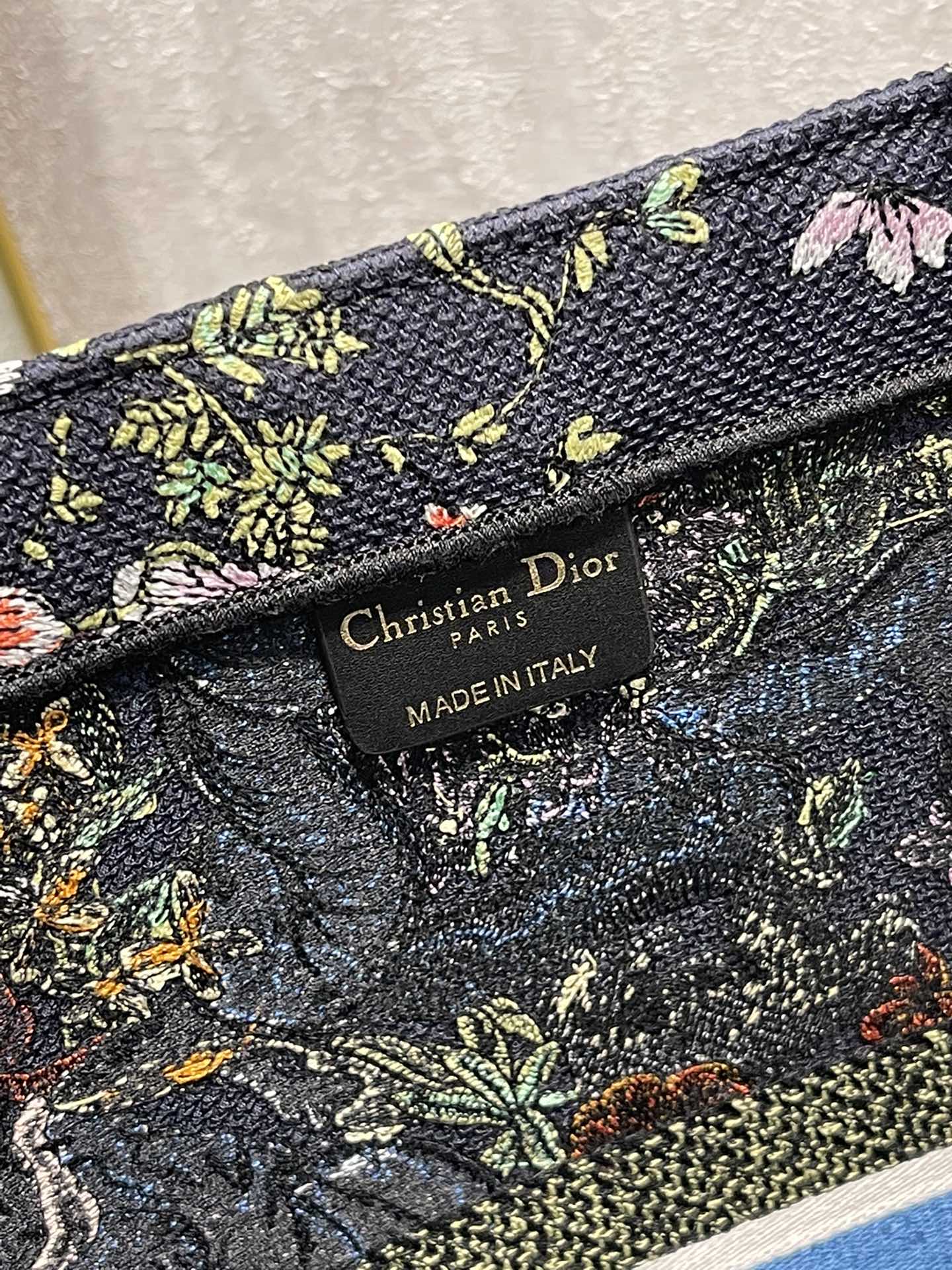D*or book tote