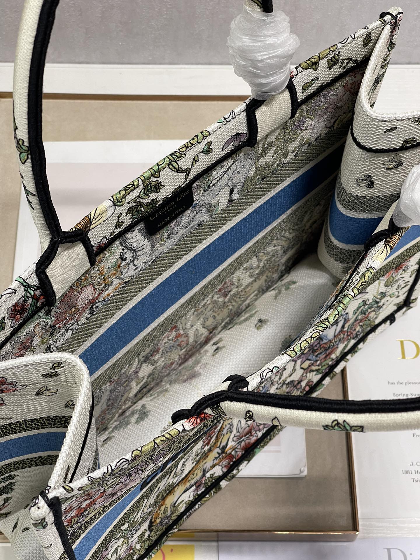 D*or book tote