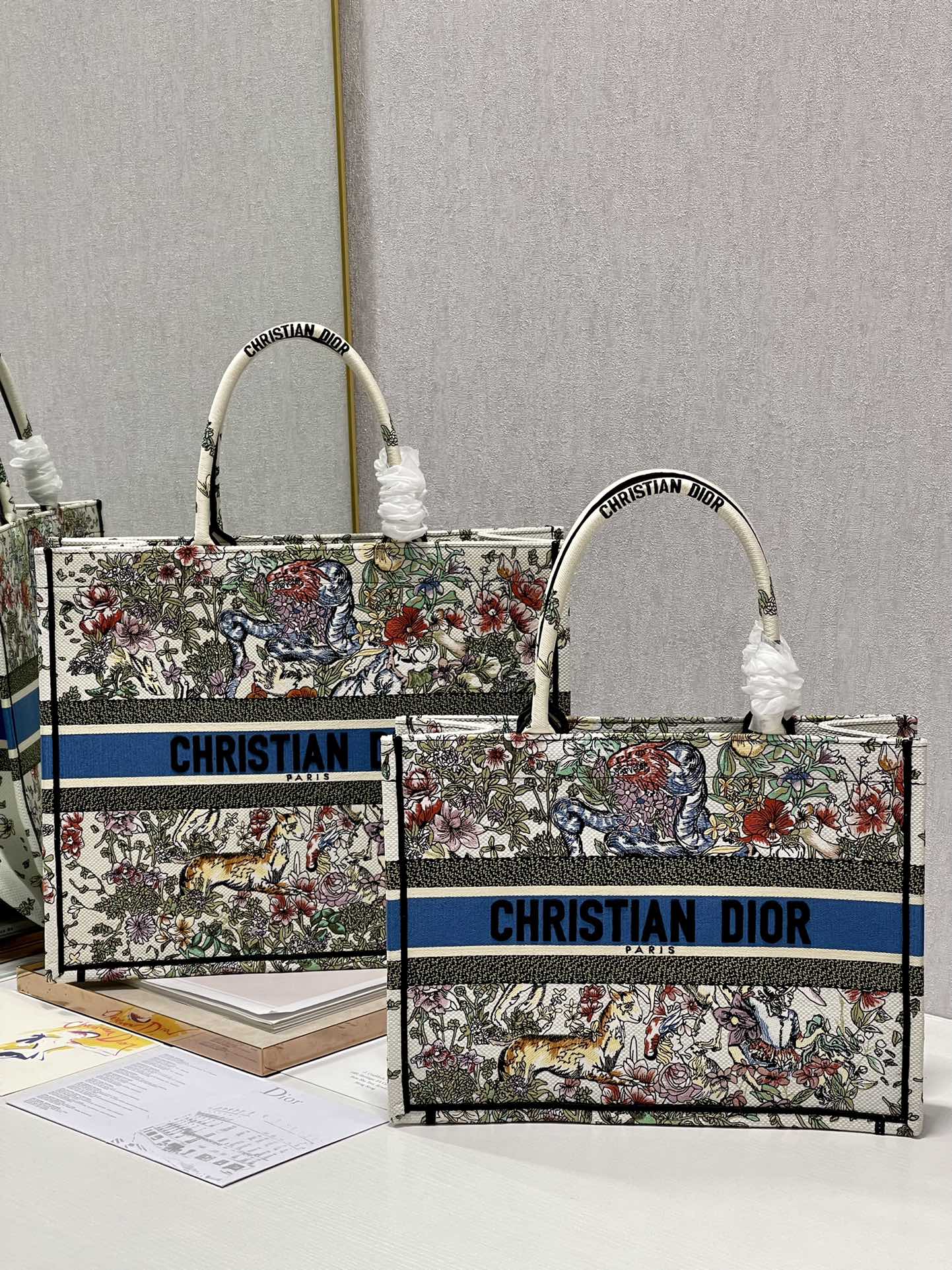 D*or book tote