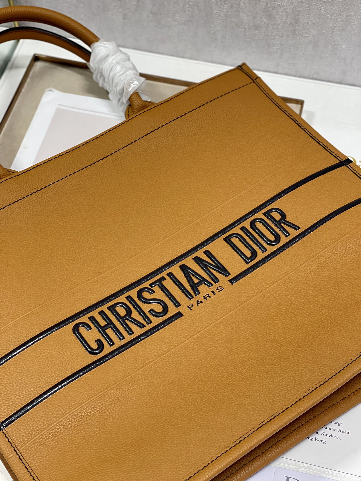 D*or book tote
